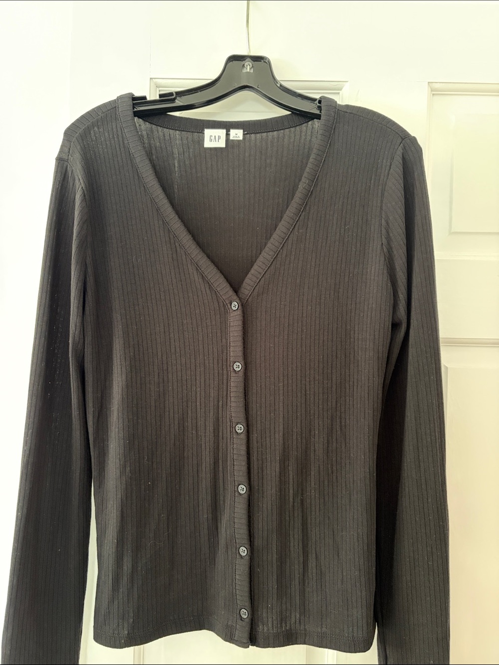 GAP Women's Black Ribbed V-Neck Button-Up Cardigan